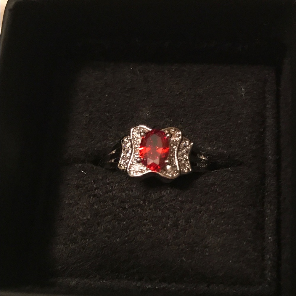 Red stone ring 💍 - Picture 2 of 5