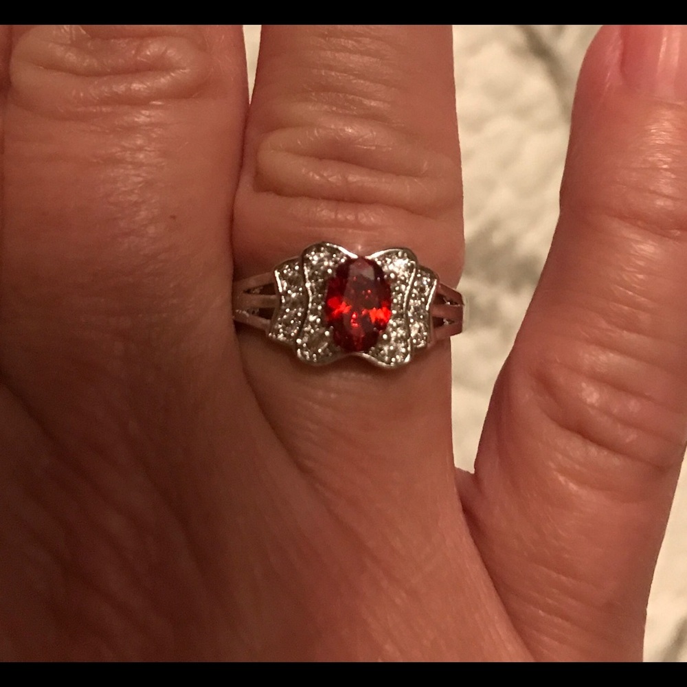 Red stone ring 💍 - Picture 3 of 5