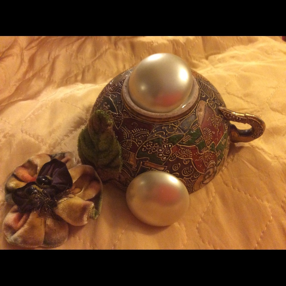 Vintage RETRO LUCY Big Pearl Earrings Clip-On