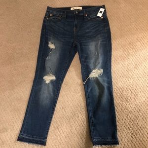 NWT Gap Distressed Best Girlfriend Jeans