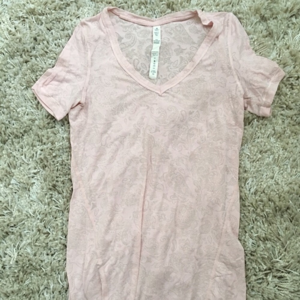 Lululemon v-Neck shirt