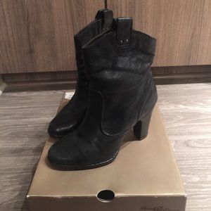 Born Western Style Boots