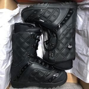 Womens Snowboard Boots - Size 9 Black