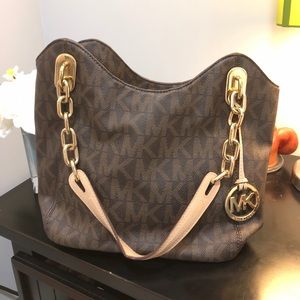 Micheal kors bag!!