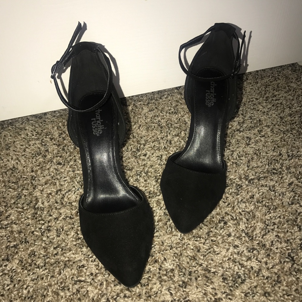 Classic black pumps (never worn?