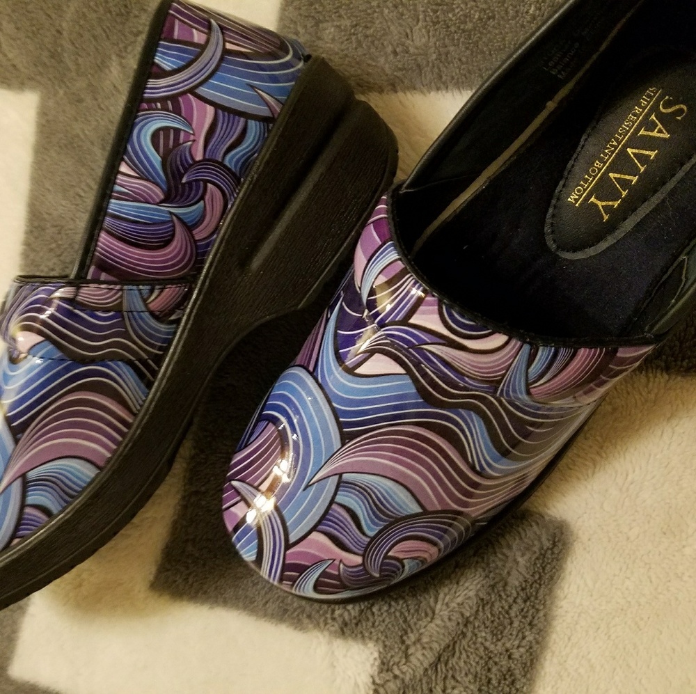 Savvy clogs