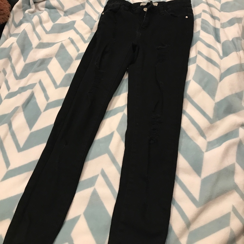 Black ripped capri jeans