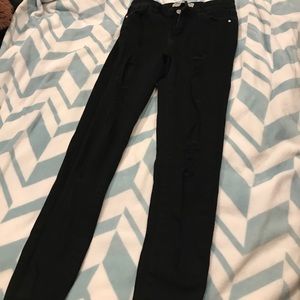 Black ripped capri jeans