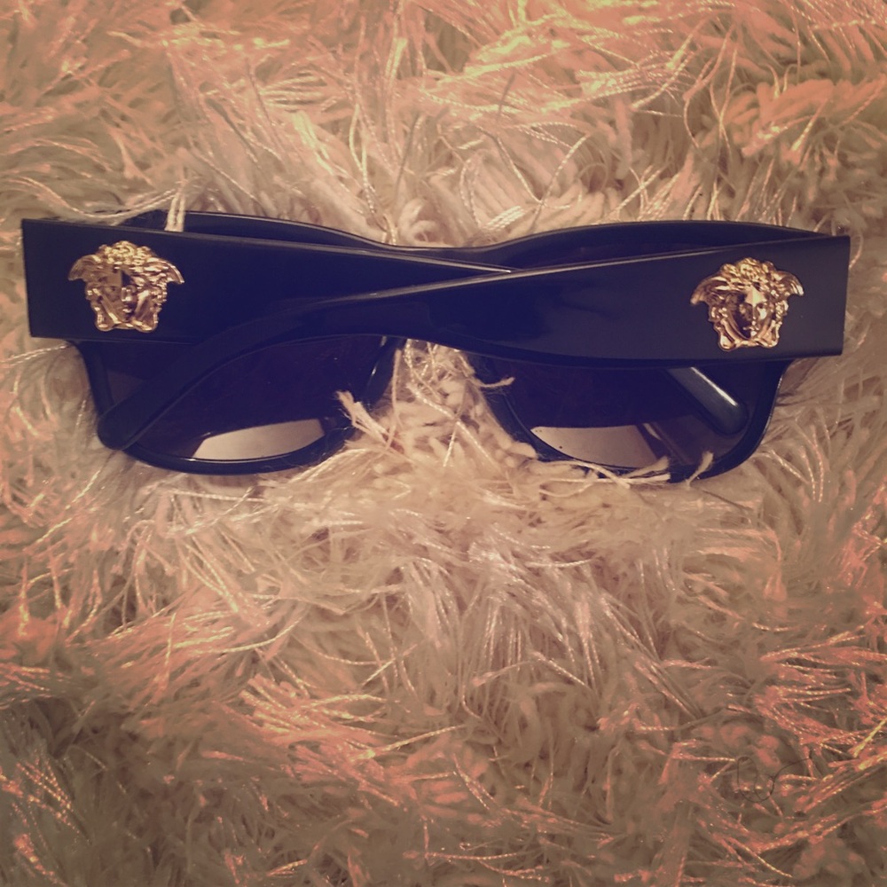Like new, unisex Versace polarized sunglasses.