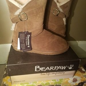 NWT Bearpaw side buckle sherpa winter boots