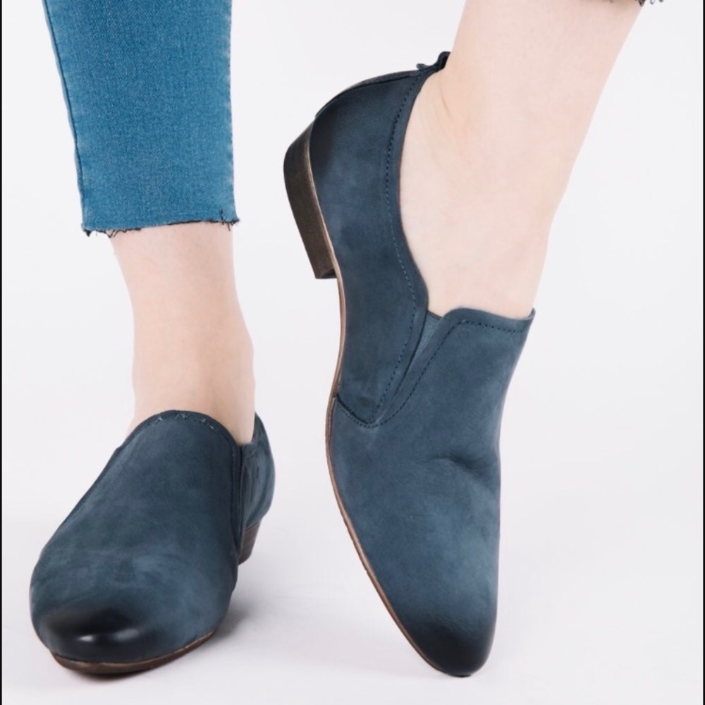 Seychelles Black Skein Nubuck Loafer