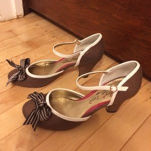 Anthropologie Poetic License Tilly brown heels