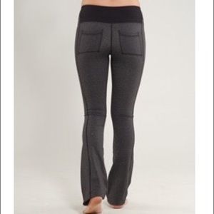 black lululemon leggings with pockets