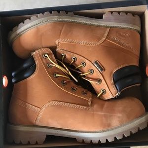 Mountain gear boots