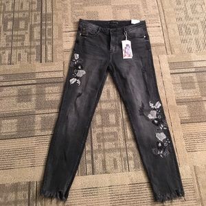 NWT Zara Damaged Skinny Jeans