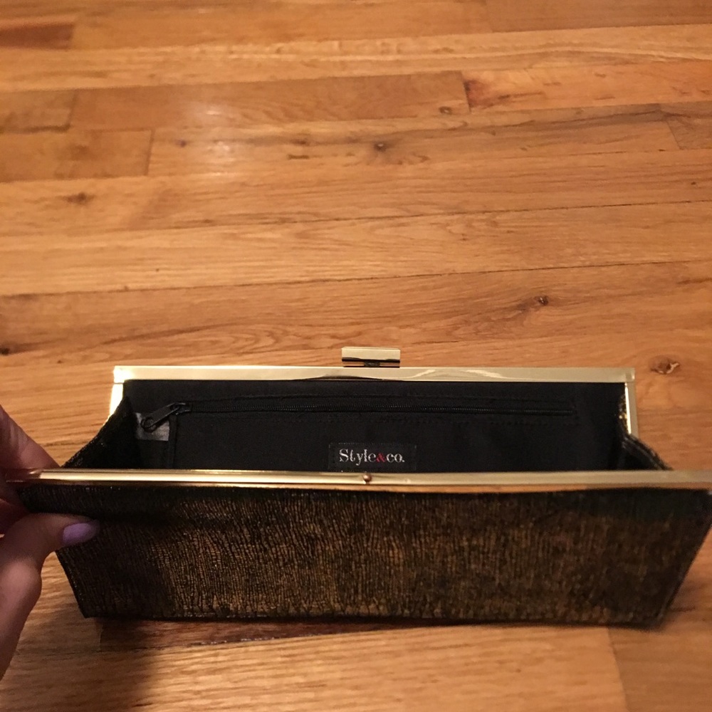 Clutch - Picture 2 of 3