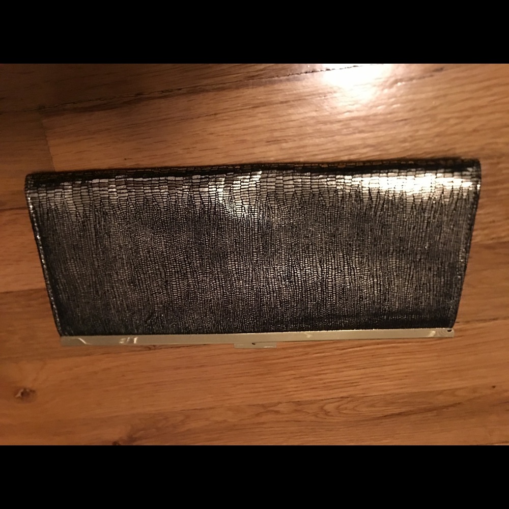 Clutch - Picture 3 of 3