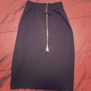 Black pencils skirt