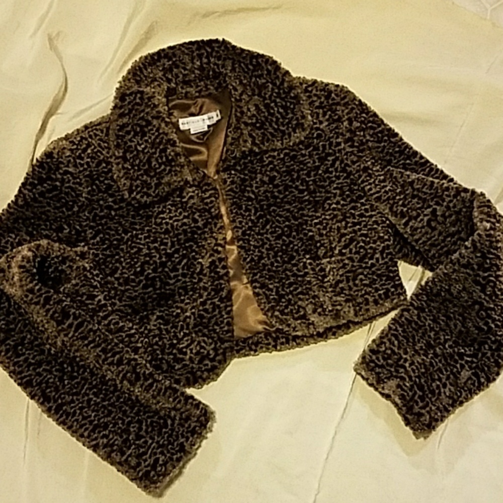Ready To Wear Shrug vintage in beautifully textured  style. nft