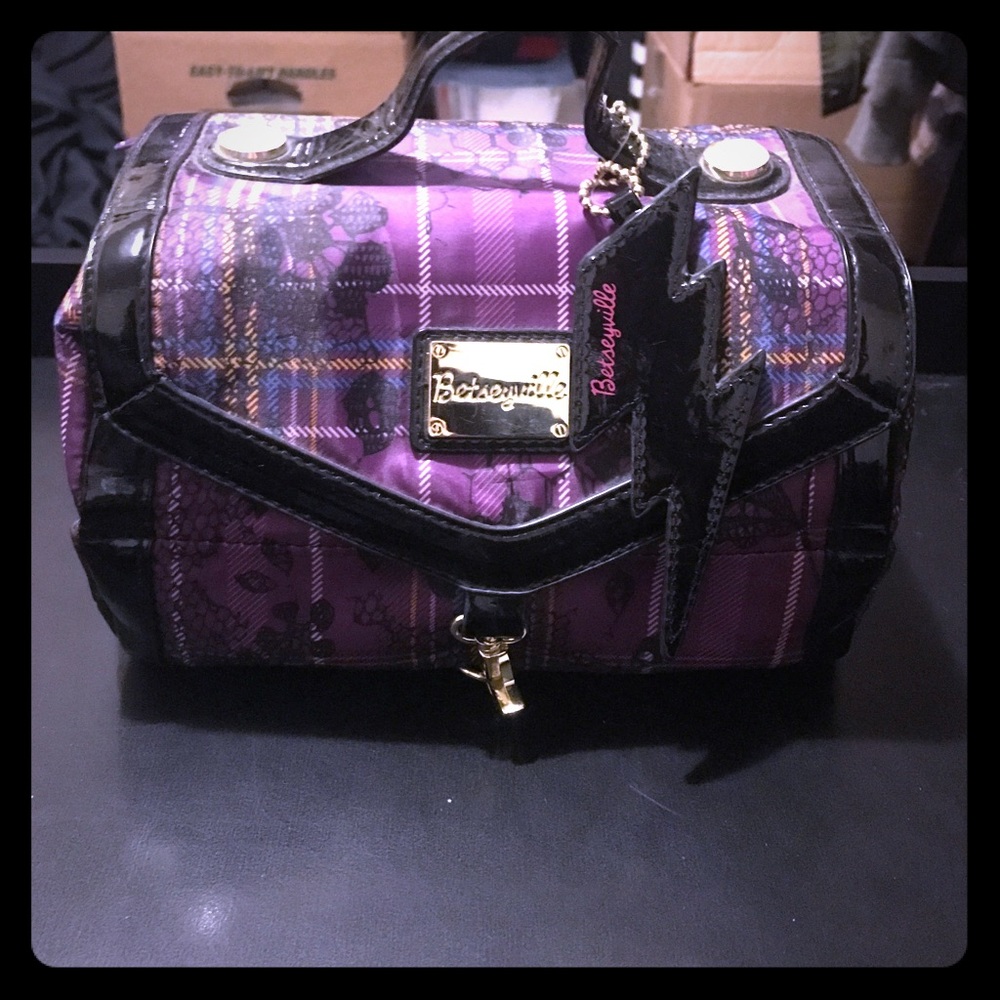 Betsyville Traveling Makeup/Toiletries Bag