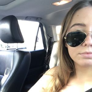 Meet your Posher, Becky