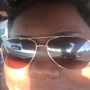 Meet your Posher, Latonya