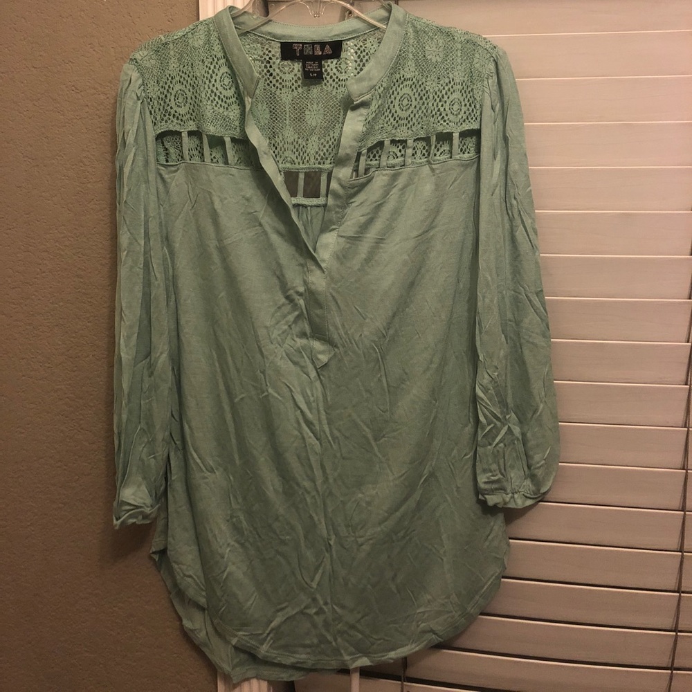 TELA NWT Green CutOut Blouse