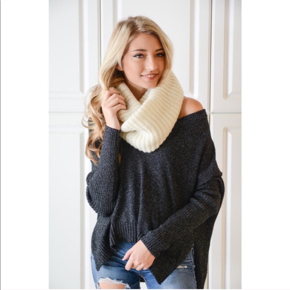 ✨🧣Ivory Knit Infinity Scarf 🧣✨