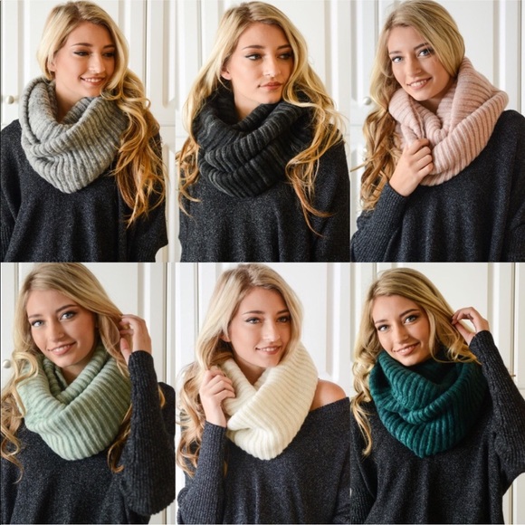 ✨🧣Ivory Knit Infinity Scarf 🧣✨ - Picture 2 of 2