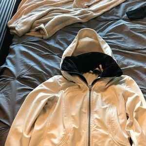 Lululemon jacket w/ zip in fur.