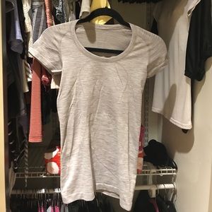 Lululemon workout top
