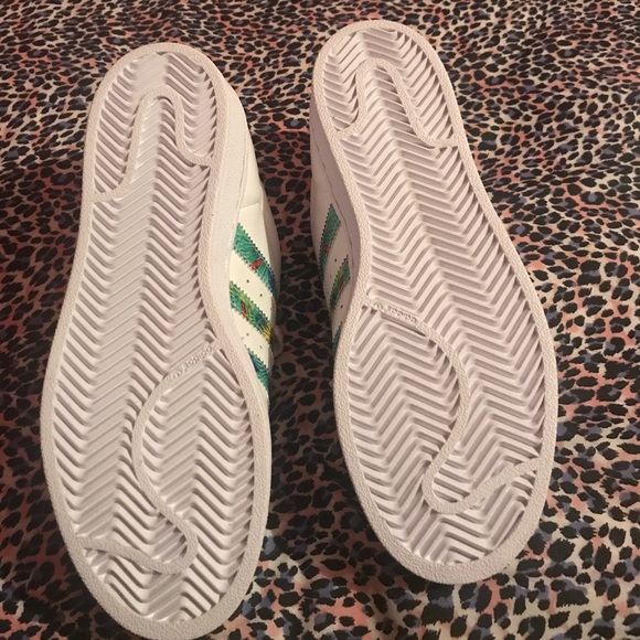 Just not my style anymore. Never worn brand new - Picture 5 of 5