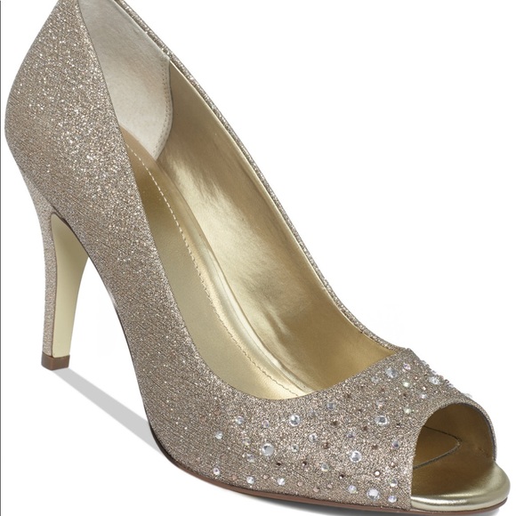 Monaee Rhinestone accent pump - Picture 1 of 6