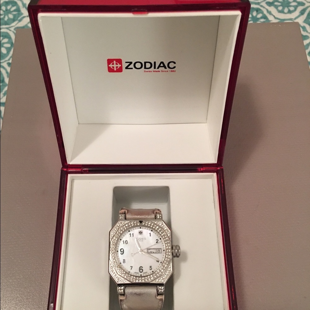Zodiac Watch with Diamond Embezzlement