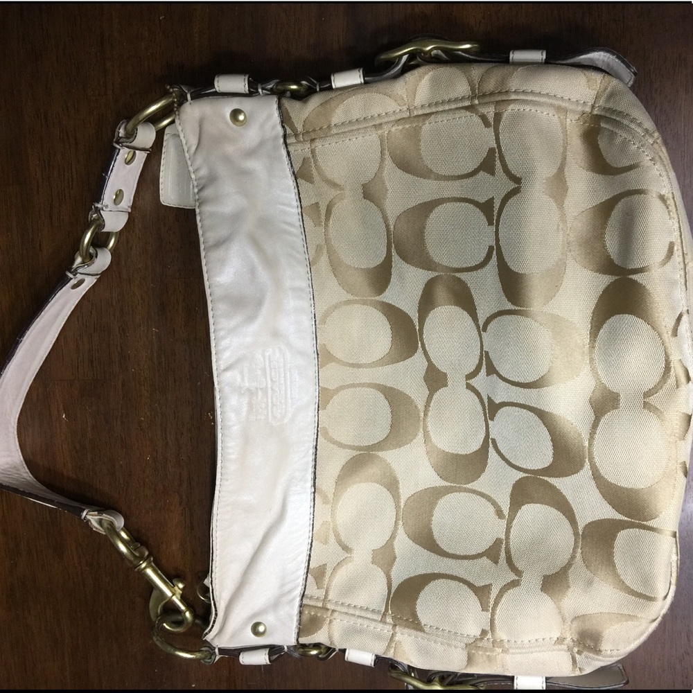 Coach Large Signature Shoulder Bag ✨❤