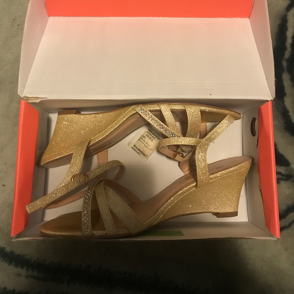 Nude Sparkled Wedges