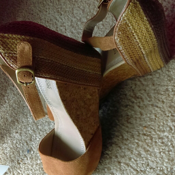 Kenneth Cole Reaction Shoes - NWT Kenneth Cole Wedge Heels