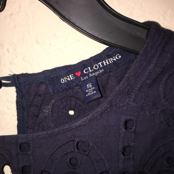 Sleeveless top - Picture 2 of 3