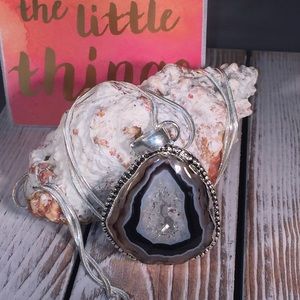 NWOT Beautiful Agate Druzy Pendant – Brown WE38098