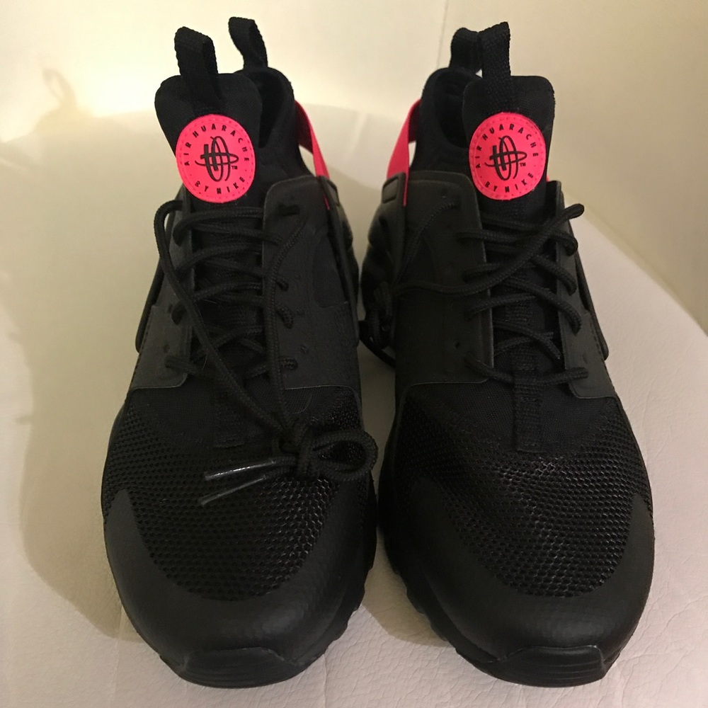 Nike Huarache size 7 women's black and pink