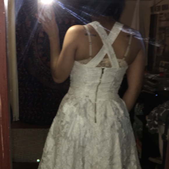 White dress - Picture 5 of 5