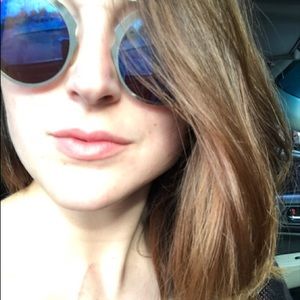 Meet your Posher, Olivia