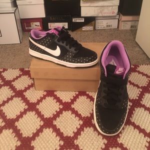 Nike Dunks - Blck, purple accents Sz 6.5