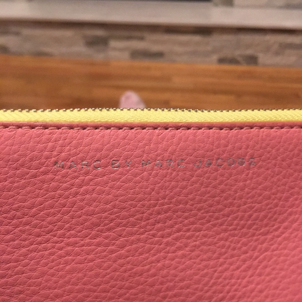 Crossbody - Picture 3 of 4