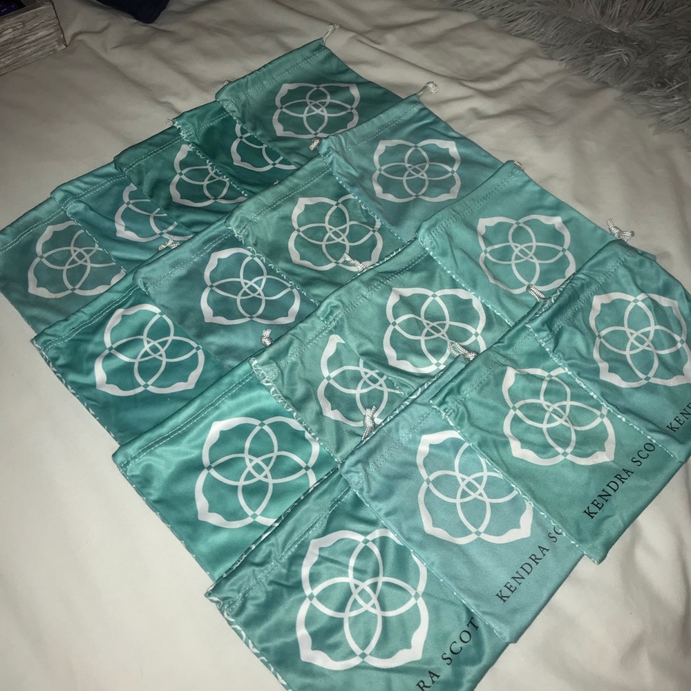 16 kendra Scott jewelry bags