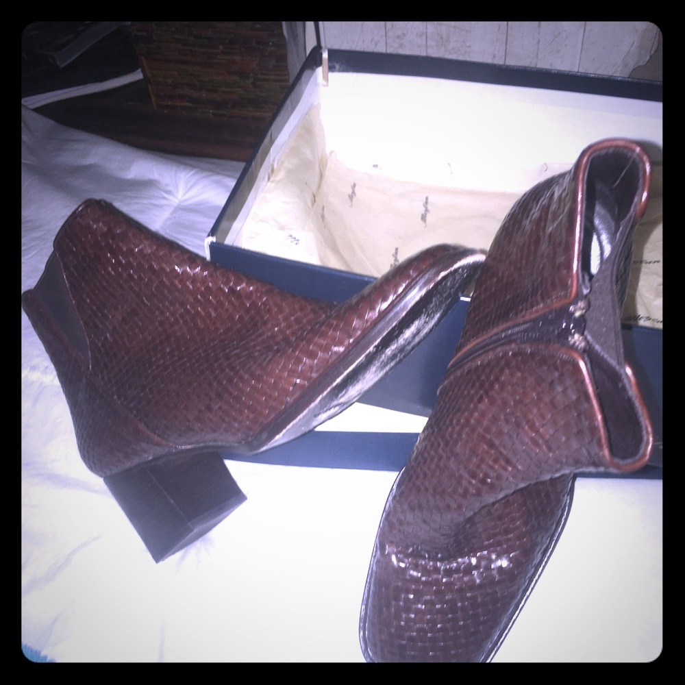 MEZLAN brown woven leather ankle boots - size 7.5
