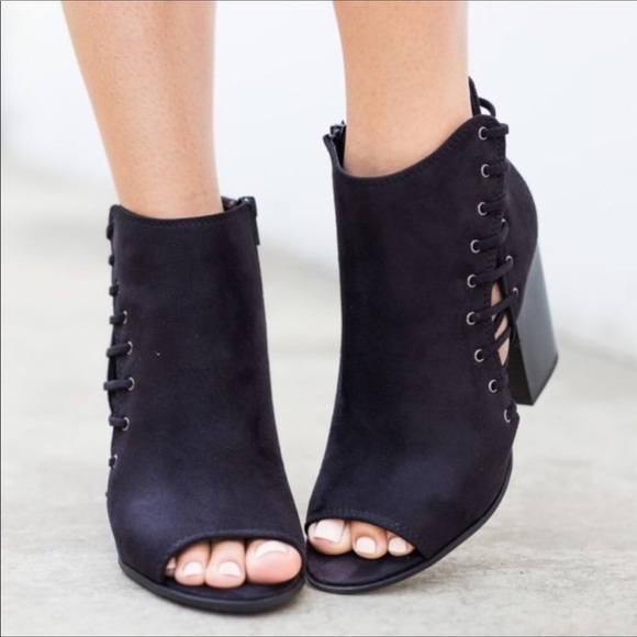 Black Lace Side Peep Toe Ankle Booties Last 1!!! - Picture 3 of 3