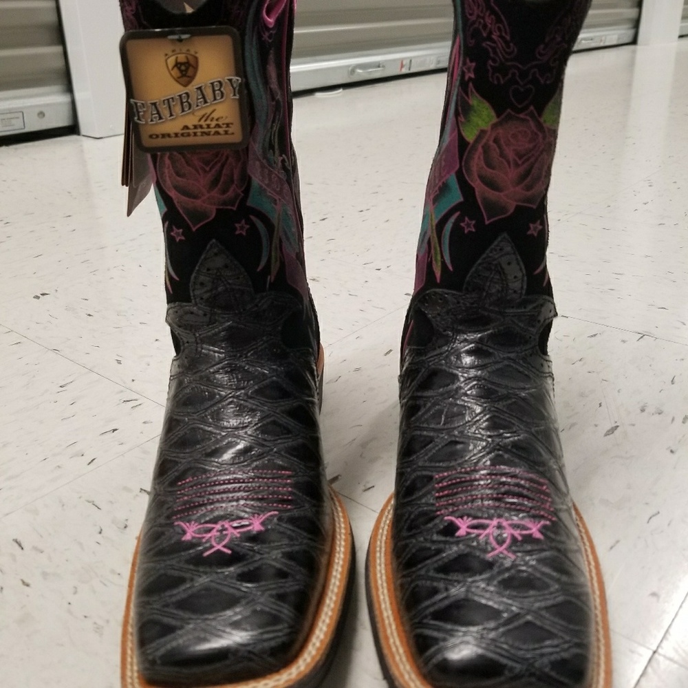 Brand new never worn ariat fatbaby boots