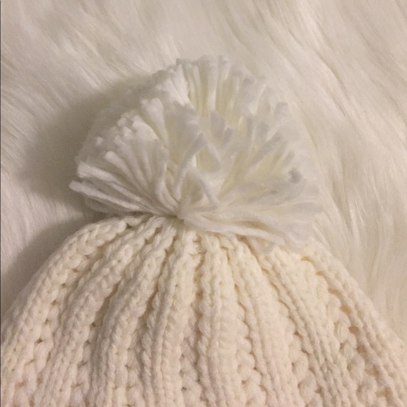 Yvory knit Pom Pom beanie - Picture 2 of 3