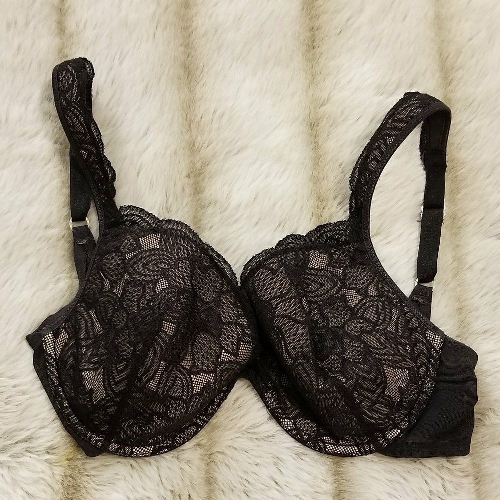 Black lacey bra - excellent condition!